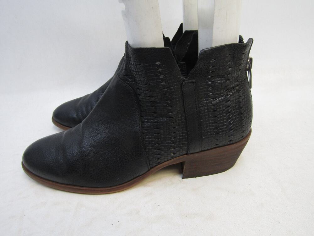 VINCE CAMUTO Womens Size 9 M Black Leather Zip Perforated Ankle Boots Booties